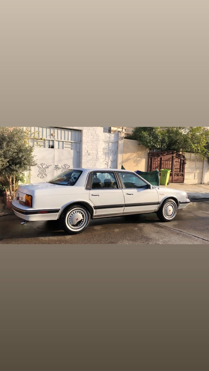 سـلام علـيكم اولدز موبيل 1990
صبـغ عام جماليه 
محرك جديد مبدل صارله شهر بس بي صوت جعوب قليل مابي لاصرف لا بغار شلعه تشك كاع كشرها حلو يخبل كبات واحد مكسور والبقيه شويه صبغهم تعبان سياره حلوه وكاعده مابيها اي عيب سبب البيع علمود نسافر ومكاني كركوك و رقمي ***********
