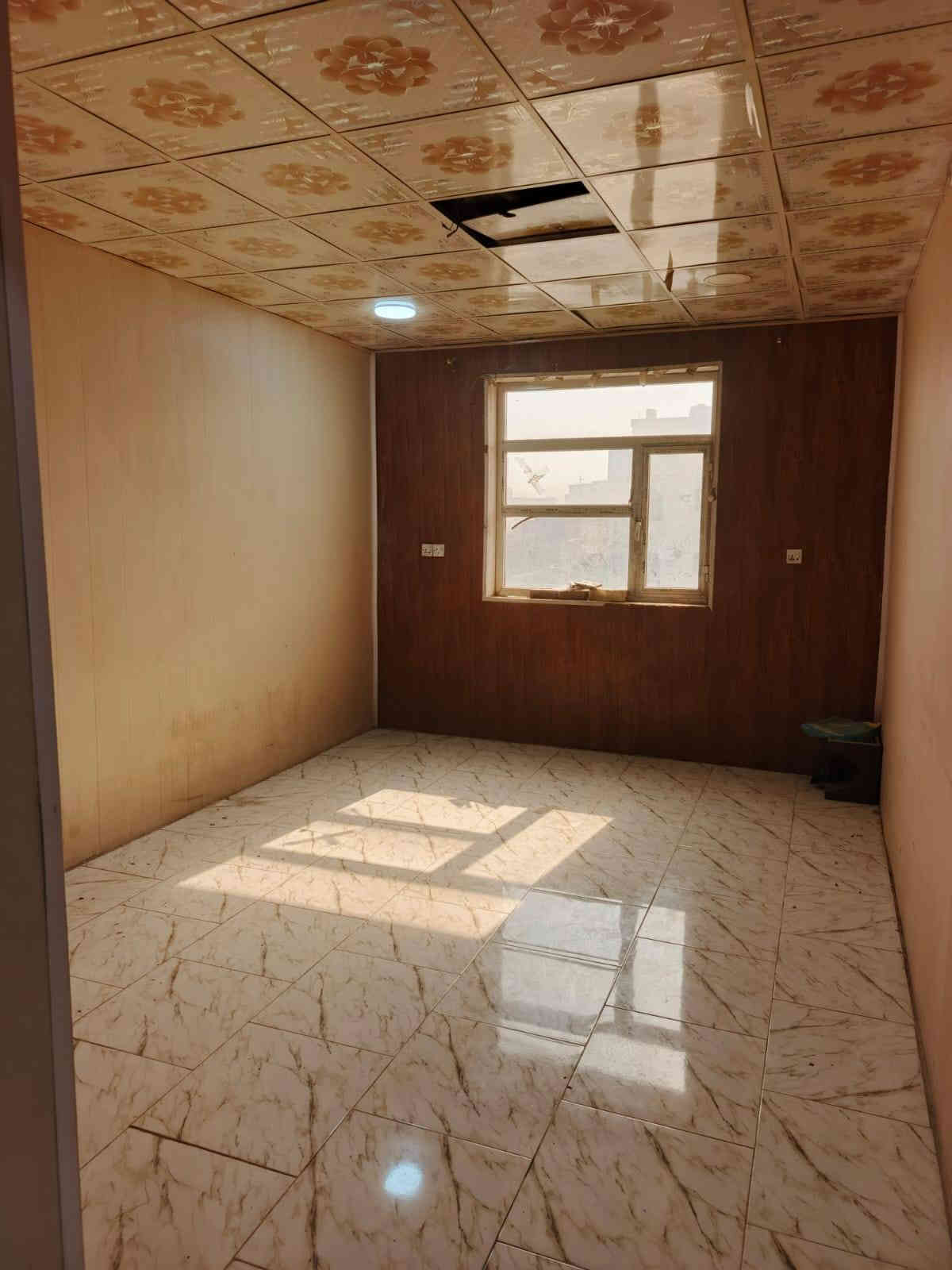 للبيع شقه سرقفليه البنوك حي سومر شارع المدارس بناء نظيف مساحة ٧٥م طابق ثاني بيه ٢نوم وصاله وخدمات السعر ١٤ والايجار ٢٠٠ للاستفسار ***********
