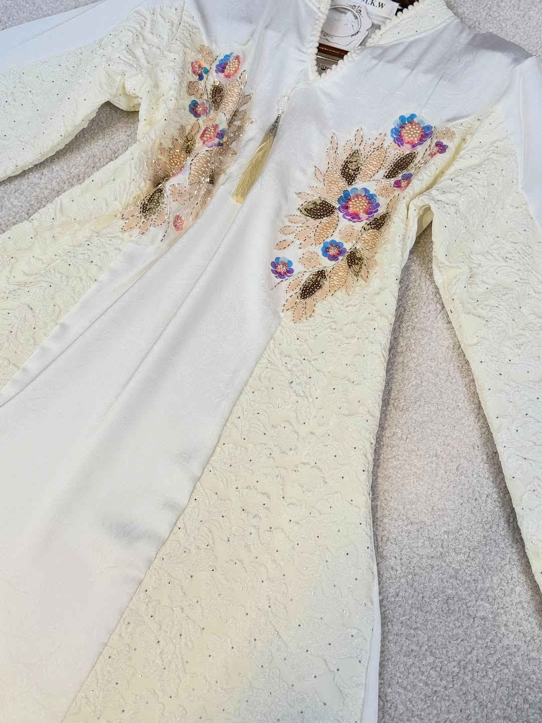 الـسعـر20الـف🤍✨
القياسات(L,xl,2x,3x)

للحجز و الاستفسار التواصل على الأرقام واتس اب 
***********
***********
***********
***********

توصيل بغداد  5000
توصيل محافظات  5000

