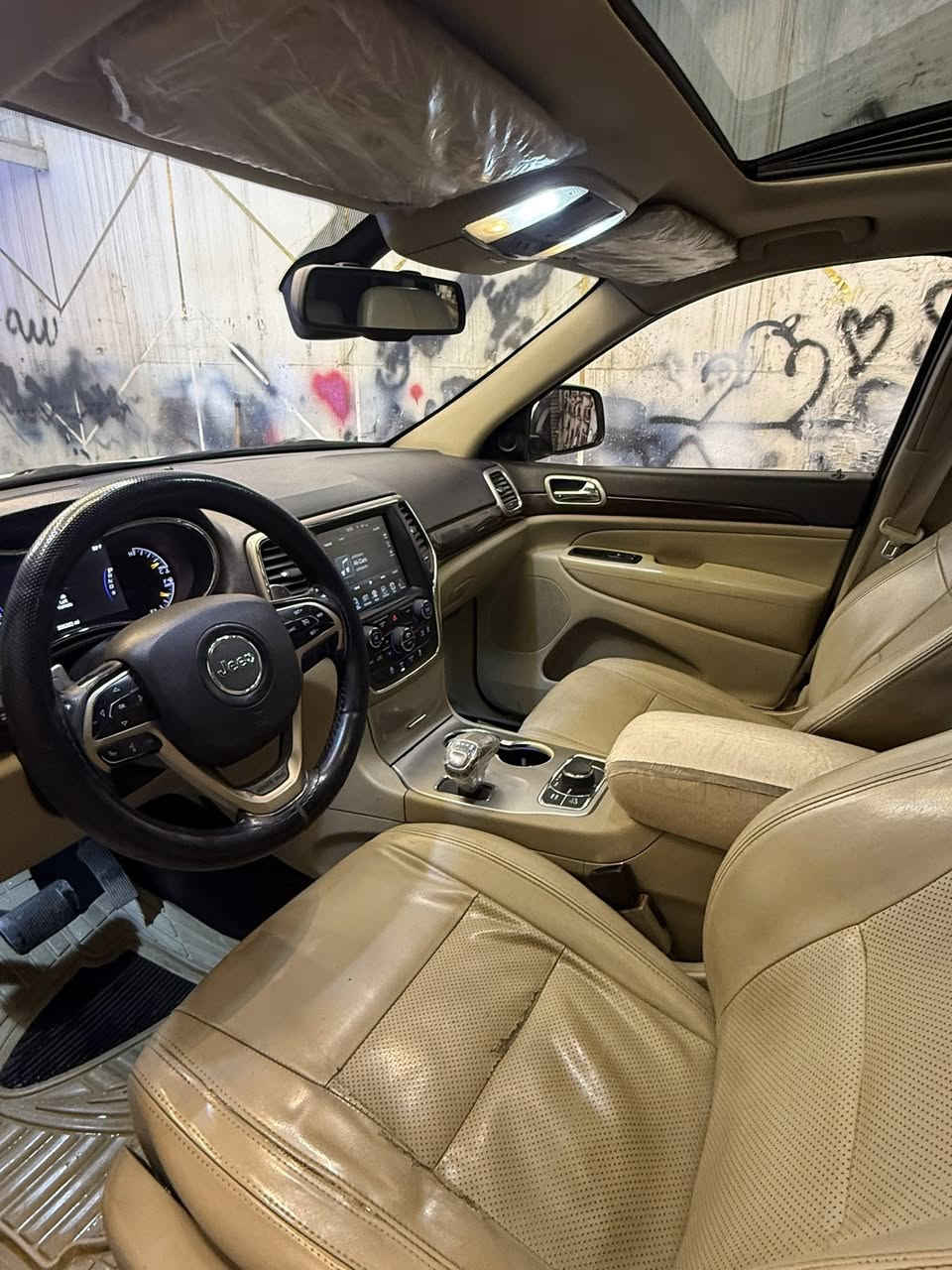 السلام عليكم
جيب موديل 2014خليجي فول
 
كير محرك شرط مامفتوح 
لا صرف لابخار مكفول 
رقم اربيل دولي جديد
 
  السياره بيه 5قطع صبغ بدون دواخل بدون ايرباك مكفول 
صدر امامي خلفي كله جديد
كاربائي كله شغال مابي نقص

سعر179ورقه بي مجال قليل 

عنوان كركوك داخل مدينه

***********
