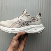 Asics اصلي نظافة لووك قياس41.5 الطول 26 للحجز خاص او واتساب07712139969...