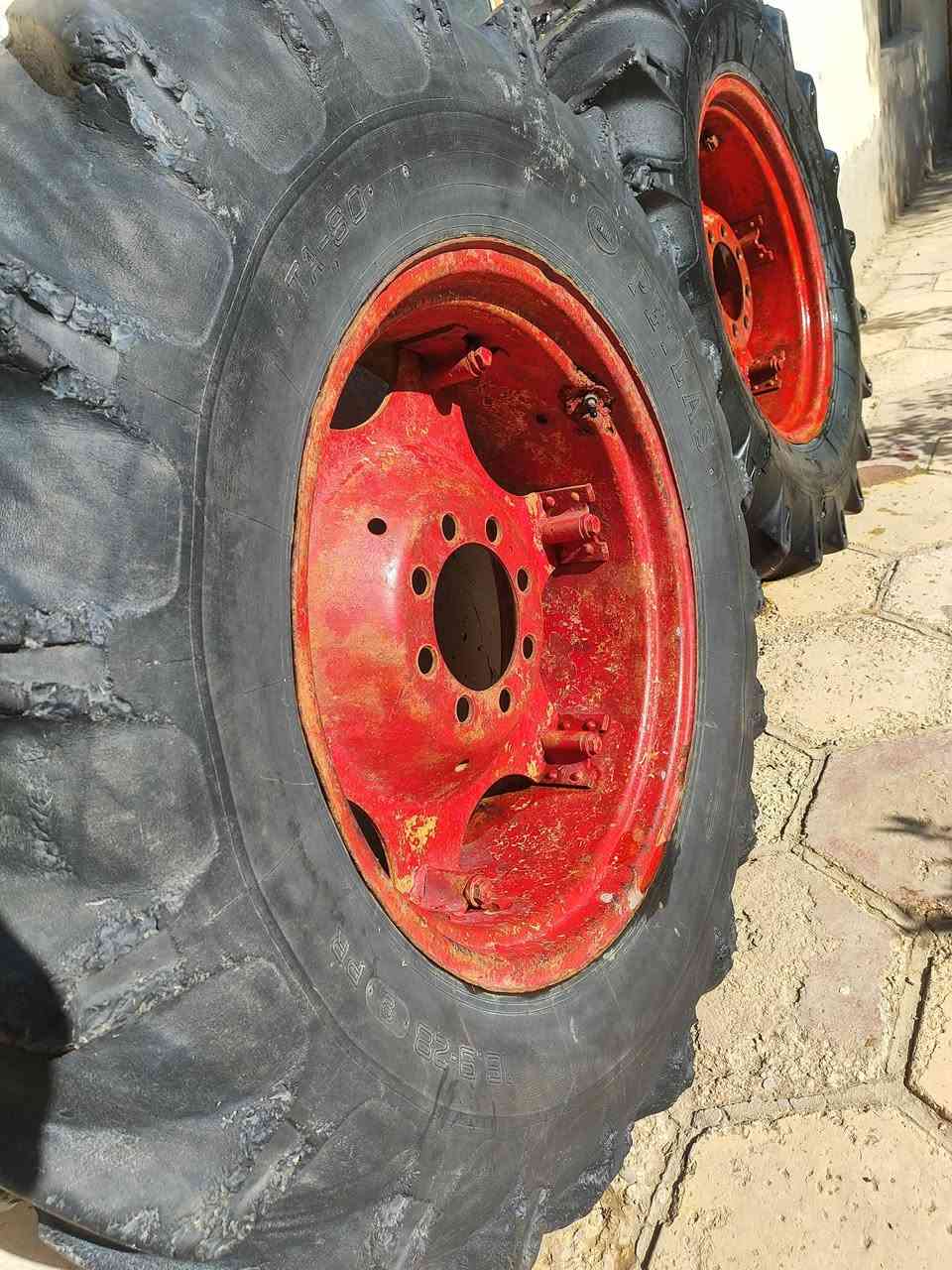 زوج تاير عنتر نص عمر واحد نضيف والثاني بي ضربه تصلح موضحه ب الصوره  بيهن زوج وياله نضاف كلش السعر اتصل ع الرقم ***********
