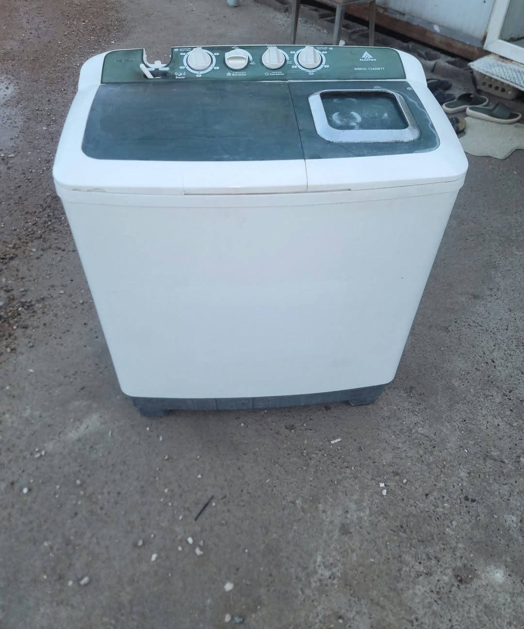 للبيع غساله الحافظ 14 كيلوا وضع شركه اخت الجديدة مداخله تصليح جاهزة وعلى الفحص السعر ب80 يوجد توصيل داخل بغداد بأجره عنواني الحالي الحارثيه ***********
