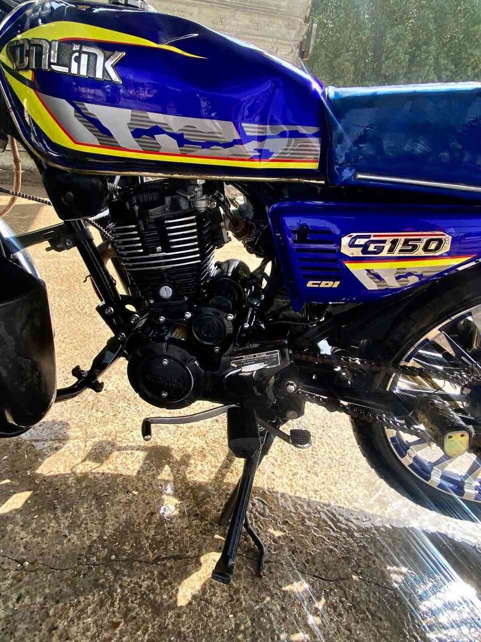 دراجه ايرانيه سونك موديل 2023 ✅ 
تشغيل بصمه ✅ 
تشغيل عن بعد ✅ 
دراجه مامفتوحه مكينتها ع وضع الشركه ✅ 
مكفوله كفاله عامه ✅ 
تانكي 10 لتر ✅ 
وياها صندوك دلفري ✅ 
وياها تجوه مال ضهر ✅ 
بيها دمام بس عاوزه خريطه ✅ 
نضافتها كدام عينك ✅ 
كهربائيات كلها شغاله ✅ 
شادلها درع كامل للدرجه ✅
ستاند تلفون ✅ 
لانضوح ولا تنقيس ✅
قفل ستيرن سويج ✅
دراجه مال شغل ولا مره وكفتني بشارع امانه الله 

🚫اواراقً مابيها تجي تاخذها من باب البيت اكفلك سرقه وعشاير بس مكاتبه نتكاتب لان اني اشتريتها هيج 
 ‼️ شباب سعرها قفل من الاخير بدون عمله 550 مكاني بغداد الدوره ابو دشير رقمي 
*********** بس واتساب
