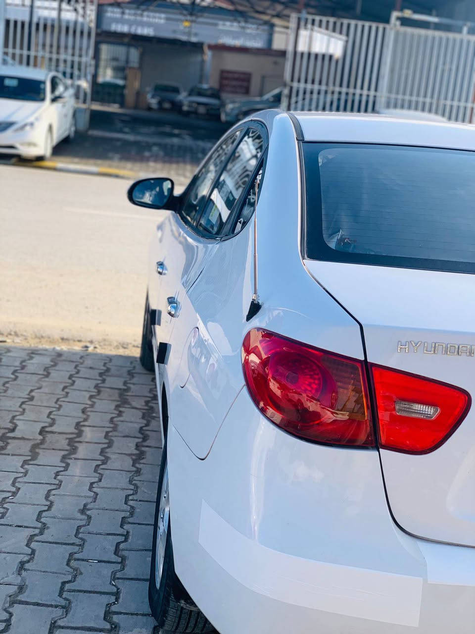 السلام عليكم انترا 2011فول مواصفات بيها جاملق بس ولباقي مكفول كير محرك كله شرط صدر تخم تاير هزه جديده بس تروح تحول السعر 117بيها مجال بصيط رقم ***********العنوان صلاح الدين تكريت
