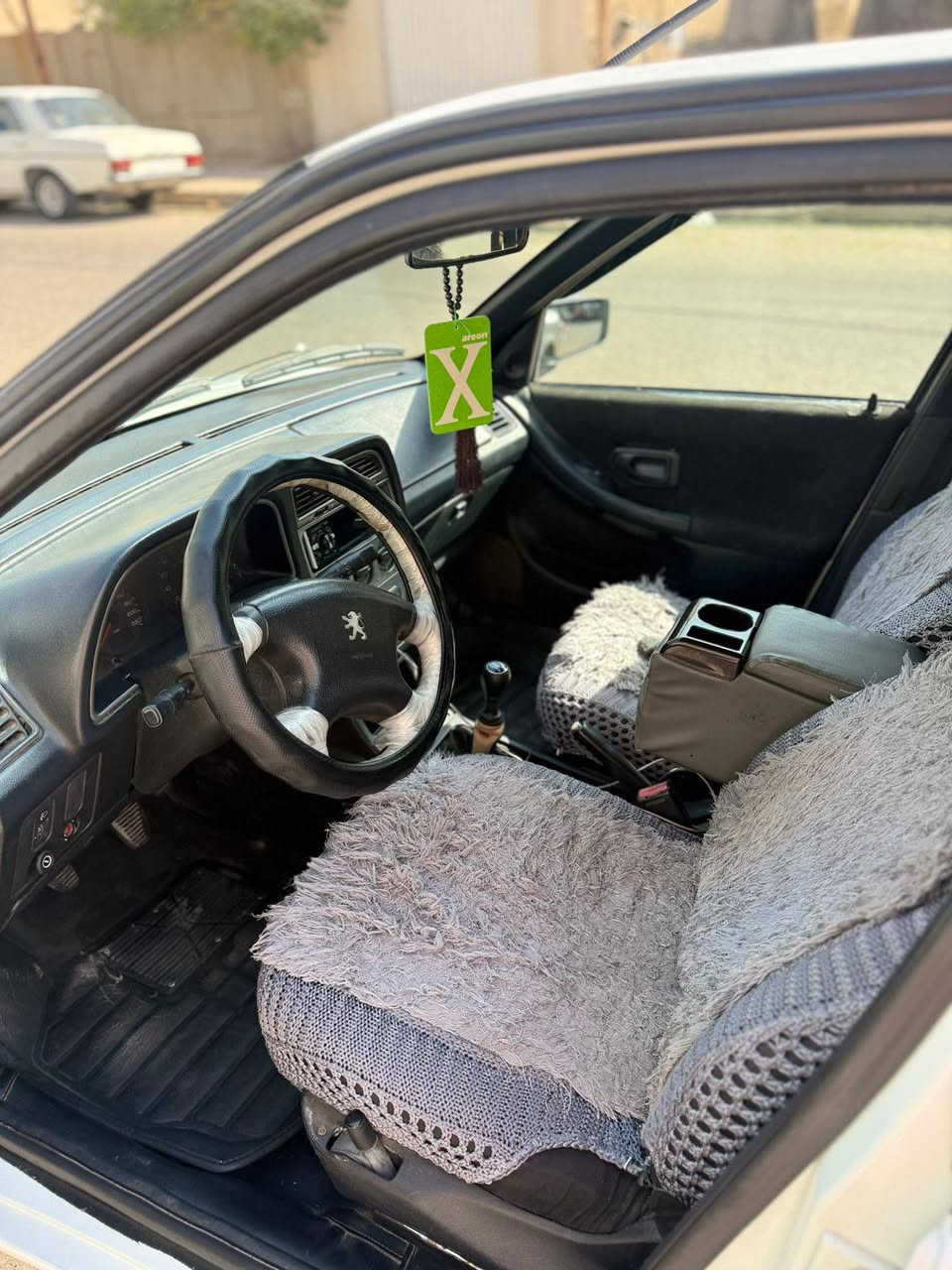 سيارة بيجو 306 صبغ شبر بلبوند وخدوش  كلش بسيطة
طخم جديد امامي وخلفي كابون بانزين بيها تايرات جدد  ومرايات جديدة ابو الاشارة وايرمنية كلها شغاله سنوية ماساقطة وباسمي اني الشرعي 
السعر 58
تواصل ***********
