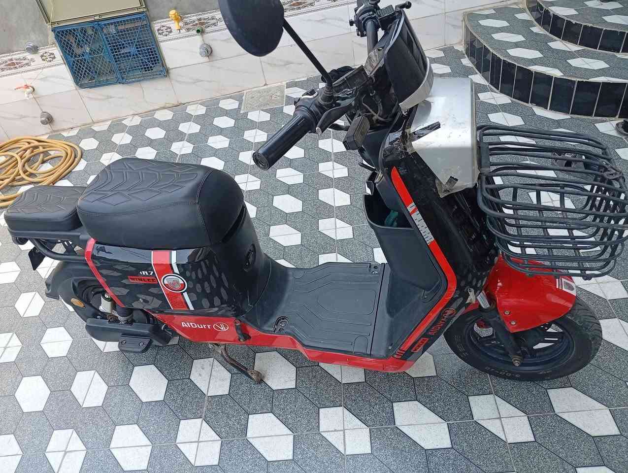 للبيع R7  بطاريات بحالة جيدة 5 بطاريات كبار ونلي الاصلي دراجة سعرها 430 وبيها مجال مكان بلدروز كسيرات الاتصال ‏‪
‏‪***********‬‏
