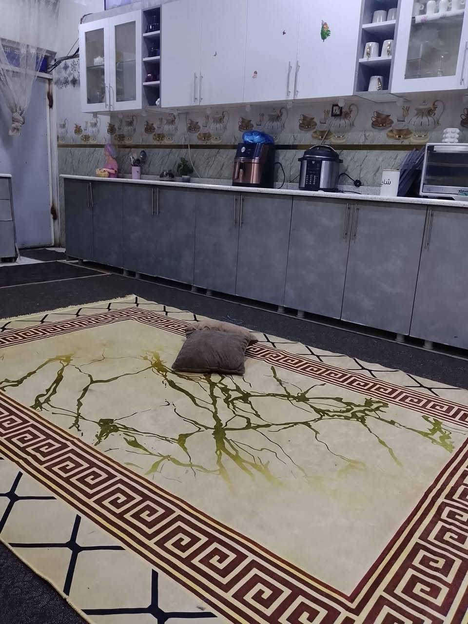 بيت زراعي أسهم خلف جامعه الامام الصادق كافه خدمات مساحته ٣٠٠ بناء حديث المشتري يتصل على الرقم ***********
