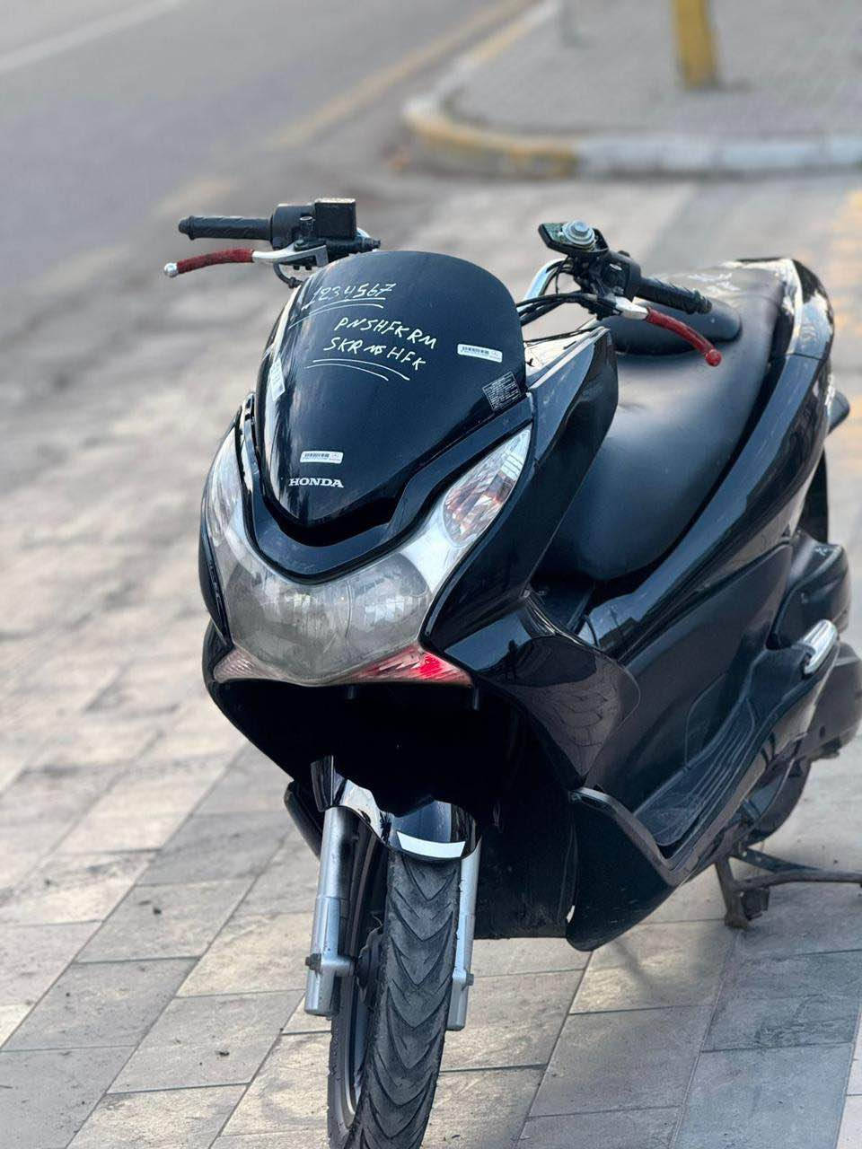 السلام عليكم للبيع دراجه pcxجيل الاول  دراجة مال رمبه ماخذها رمبه الدراجه وأعلى ايدي حجم مكينه 150ياباني الاصلي دراجه جديده مال جناي وعلئ ايدي  
ياباني الاصلي دراجه كامله أستان كهربائي تدفئه بل يدات حساس ازدحام حرف  Aدراجه جديده الدراجه مكينه لوك شلعه معدل خير من اللّٰه دراجه تكول جديده بمعنئ الكلمه واحلا من الصور مال جناي المكان بغداد دراجة مكفوله اي نقص مابيه السعر مليون و350  
وبيها مجال   
اي استفسار *********** بغداد, العراق
