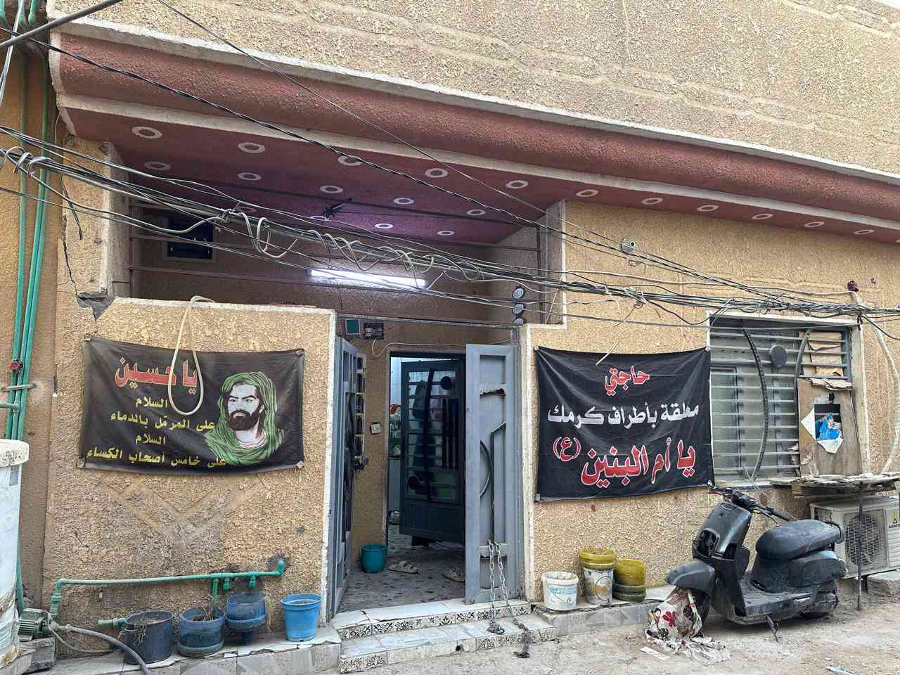 مكلف بالنشر
دار للبيع 100 متر مربع الواجهة 10م والنزال10م 
طابق واحد متكون من 
غرفة 3.5* 4 
واستقبال 4.5*4 
وصالة 3.5*5
ومطبخ 3.5*3 
وصحيات داخلية وخارجية 
البناء طابوق 
والمسافة عن الشارع موضحة بالڤيديو 
السعر 105 وبي مجال قليل 
للإستفسار الاتصال على الرقم ***********
غير متواجد على الفيس
