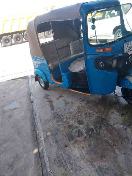 سلام عليكم تكتك رقم وسنويه بسمي لاتنقيصولا تبخير موديل 20 شهر 12 شوفت عينك نضافه  كامله كبل للشارع جادر جديد دبلات ولوي  جديدات سماعات يعني ماذب عليهه  ربع السعر6500 وبيهه مجال قليل مكان حصوه الشراي اتصل 0788 406 7914وبي خير ويدل
