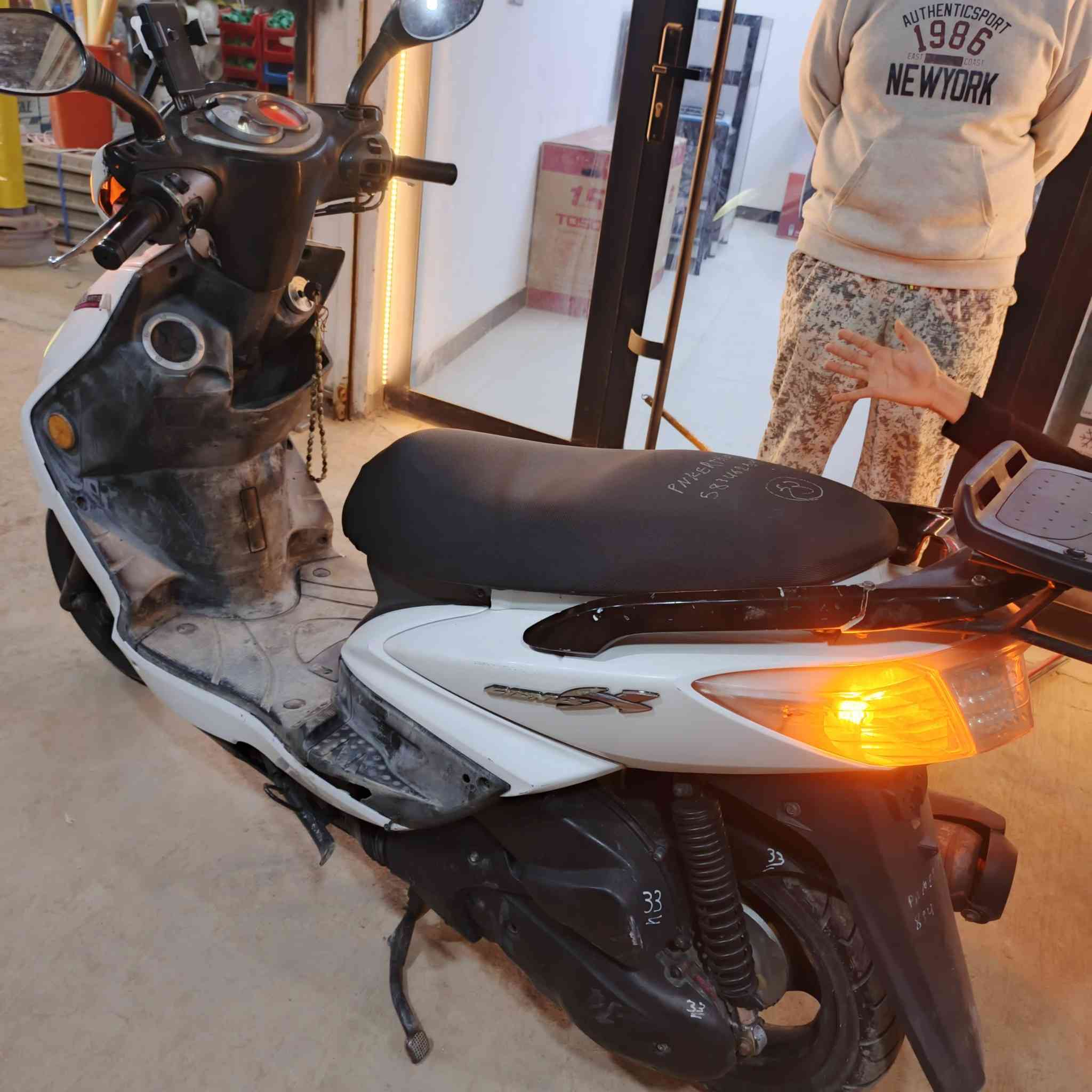 سلام عليكم سكنس فحل كوري نضافه فول تجي وتفحص كفاله عامه عنوان بلديات رقم ***********
