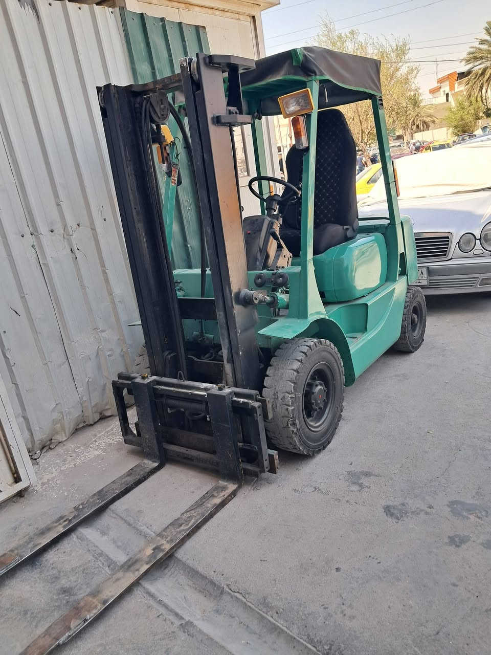 سلام عليكم .. رافعة متسوبيشي ياباني 3 حركات جب ناصي محرك وكير ممتاز و شغالة جاهزة  موديل 2002 بدون اوراق السعر 45 ورقة  حجم 2 طن ونص مكاني بغداد الكرادة  غير متواجد على الفيس واتساب فقط ***********
