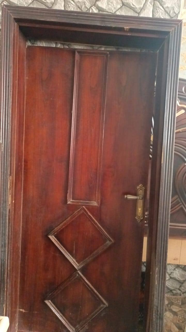 سلام عليكم باب صاج جاهزه لون بذنجاني السعر 150و بي مجال بصيط لل استفسار اتصل عل رقم ***********
