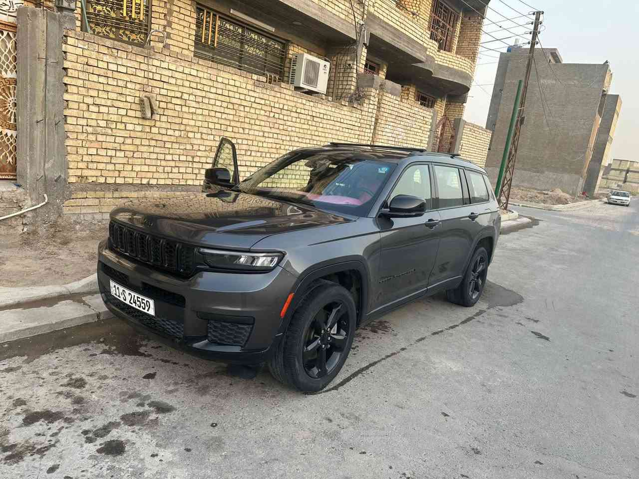 جيب گراند شيروكي بلس 2021 الشكل الجديد. 

كشنات vip ٠
رقم بغداد  ماشيه ٤٤  الف    ٠
كامرات اماميه وخلفيه دواره ٠
محرك ٦ سلندر ٣٦٠٠ ٠ ٠
رادار امامي ٠
رادار جانبي ( نقطه عمياء )
نظام المحافظه على المسار ٠
نظام التوقف الذاتي ( مانع تصادم )
نظام الإطفاء الذاتي أثناء التقاطعات ٠
حساسات خلفيه واماميه ٠
صندوق كهربائي شفط ٠
كشنات كهرباء وتدفئة امامي خلفي ٠
تدفئه الاستيرن ٠
شفتات استيرن ٠
مثبت سرعه ٠
شاشه دجتال شاشه اعطال وقراءات رقميه ٠
لايت زنون مع لدات ٠
أشاير بالمري ٠
كير ماوس ٠
كشن خزن ميموري ٠
دخول ذكي بدون مفتاح ٠
فتحه سقف ٠
دفع رباعي 4*4
تشغيل عن بعد ٠
ويل قياس 20 انج ٠
نظام الخرائط GPS

الحدث جداً بسيط حتى الدعامية الامامية نفسها البلادية ، الحادث صاير فقط ع التاير وصابر طخة خفيفة براس الشاصي فقط ، يعني السيارة تعتبر كلين ونظيفة بمعنى الكلمة. 
السعر 29500$
***********
