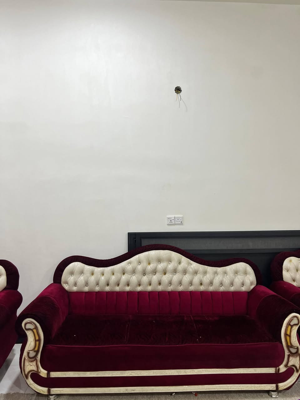 السلام عليكم تخم للبيع، اثنين كرسي وواحدة ثنائية وأثنين ثلاثية 
السعر ٣٠٠،٠٠٠ 
للاستفسار الاتصال على الرقم ***********
مكلف بالنشر
