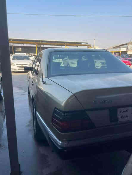 مارسیدز E 300 
گێڕو مەکینەی بەشەرت
مەکینەی VVt 2500
گێڕ ئۆتۆماتیک 
دەعموو لێدراوی نییە
ئاڕمی پلاستیکی سلێمانی بەشەرتی 
تەحویل وەکالەوتوو غەرامە
43$
***********
*********** السليمانية
