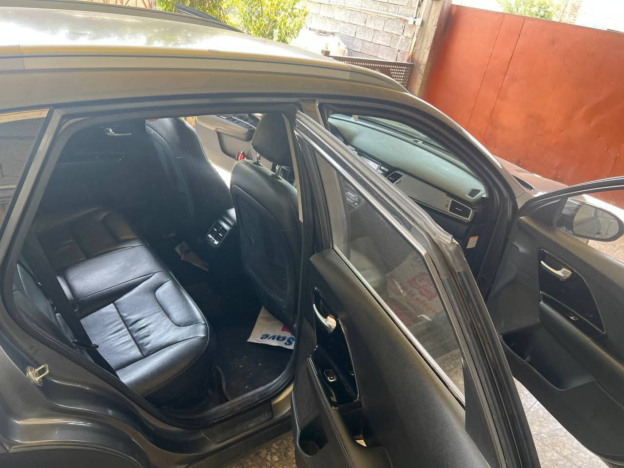 سلام عليكم
كيه نيرو 2018 خليجي 
سيارة جديدة بس مجرد جراد بسيط بل باب الخلفي  
دخل اسود
حساسات 
كامرة وشاشة
مري شفط 
سيارة بسمي 
مكاني بغداد شعلة 
سعرة ١٥٠ $
للاستفسار  ***********
