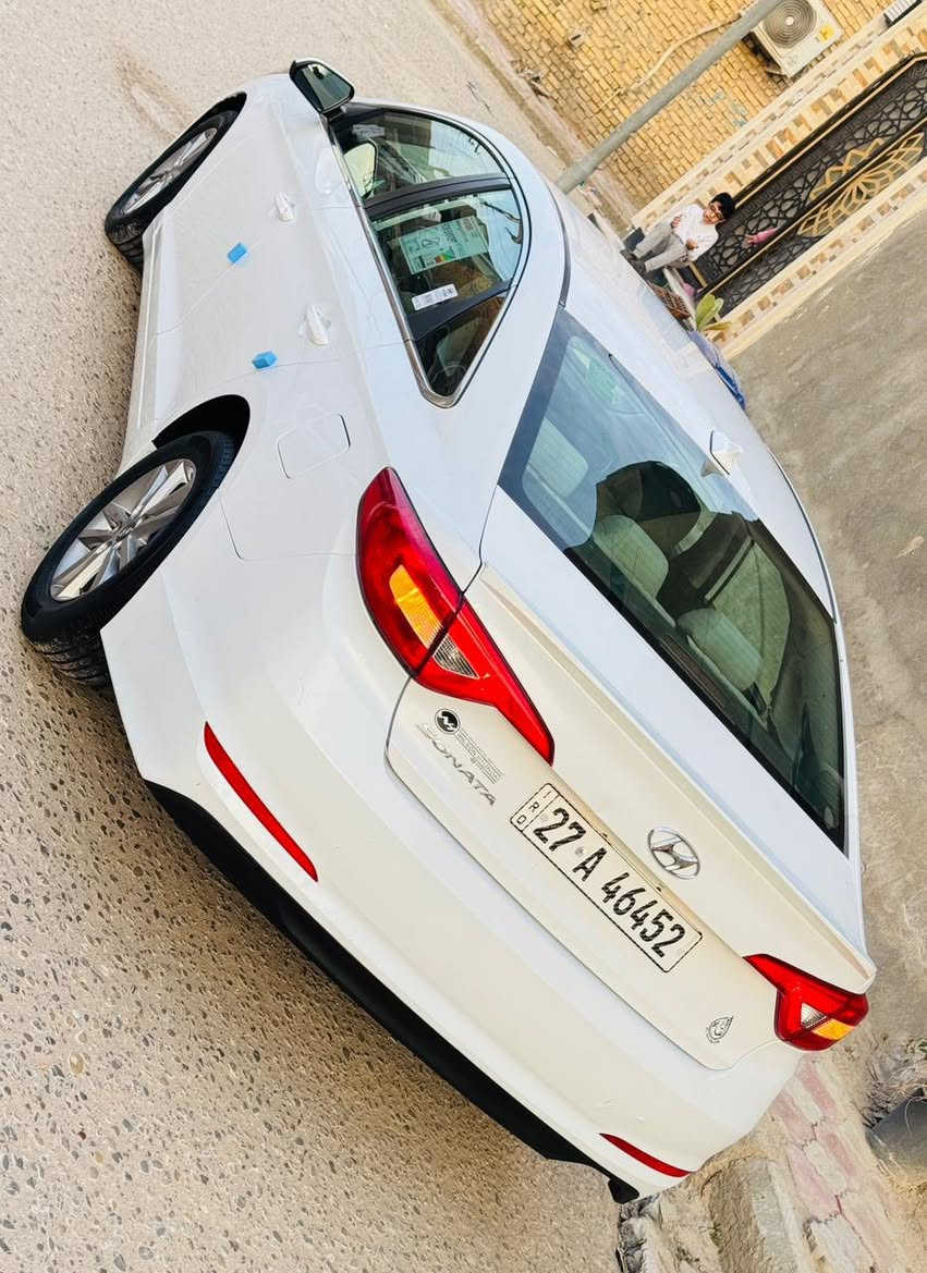 السلام عليكم ورحمه الله
هونداي سوناته 2015 وارد امريكي محرك 2400 شرط مامفتوح بأسمي شخصياً هزه وسنويه ولوحات جديده 
بيه صبغ هلال خلفي وباب والباقي مكفول ضربه وصبغ وتبديل وبارد بجم كبس الشركه بدون ارباك مواصفات نص فول السياره جديده جداً وجاهزه كير ومحرك وتبريد تدفئه حداديه شرط الفحص السعر 117 للاستفسار *********** مكاني ناصريه شارع بغداد
