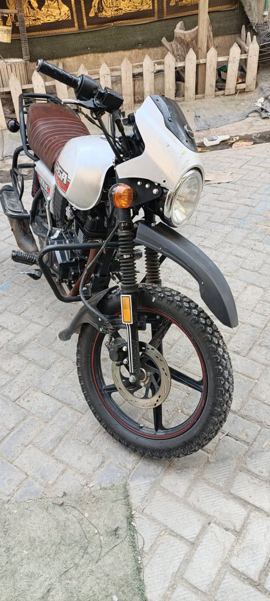 السلام عليكم دراجة دايوان موديل 2024 دراجة مرقم لوحة وسنوية انكليزي بغداد تحويل ثاني يوم دراجة استخدام شخصي مانازلة شغل دليفري مكينة ماممدودة عليها اسبانة مكينة خير من الله الي يحب وشراي يتصل أو يراسلني  وبلخدمة ***********
