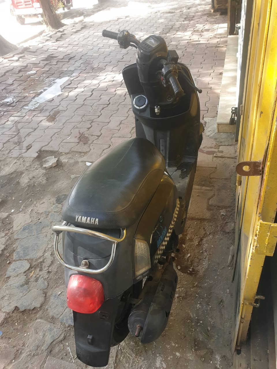 سلام عليكم دراجة بوليس نوزل قديم كلشي بيه شغال دراجه على وضعيت بلاد دراجه ختم واحد ويه مكنيه سعر ٧٥٠ وبيه مجال ***********
