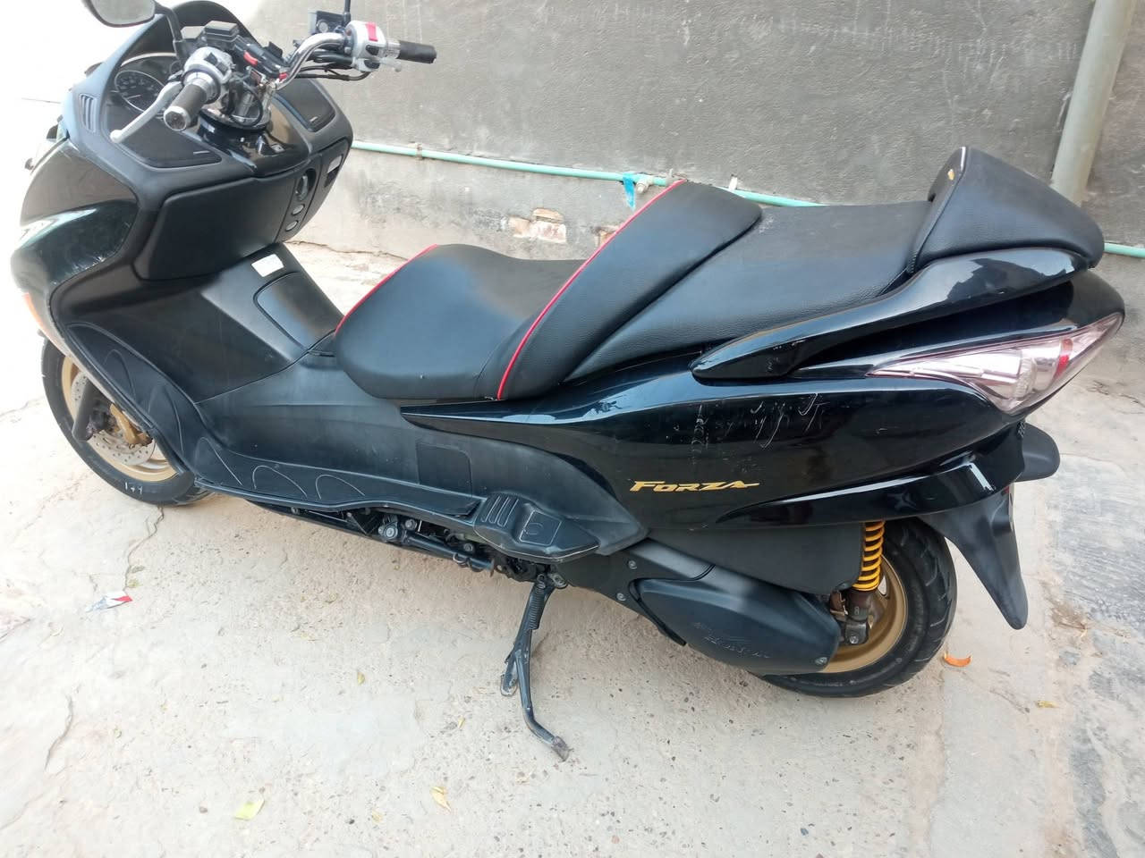 سلام عليكم حبايب فورزة 09 فول مواصفات دراجة جديدة لبيع جبي اس تاتفئه يدات مكينه سودة لسعر مليونين وبيها مجال لشراي رقم *********** ولخاص مفتوح مكاني حله شارع 40
