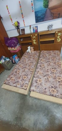 اثنين سرير للبيع مع جميع ملحقاته  أي أستفسار راسل الصفحة او اتصل  0770...