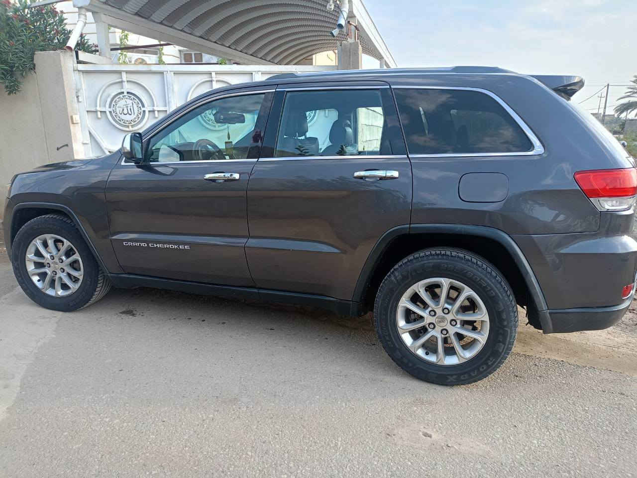 جيب وارد امريكي مديل 14سياره حداده جديد تاير جديد باتري جديد ارباكتها سليمه ضربتها جاملغ الي وره السايق سنويتها 27رقم بصره دواخل نضيفه سياره ما تعبانه *********** رقم صاحب سيارة مكاني بصره قضاء المدينه
