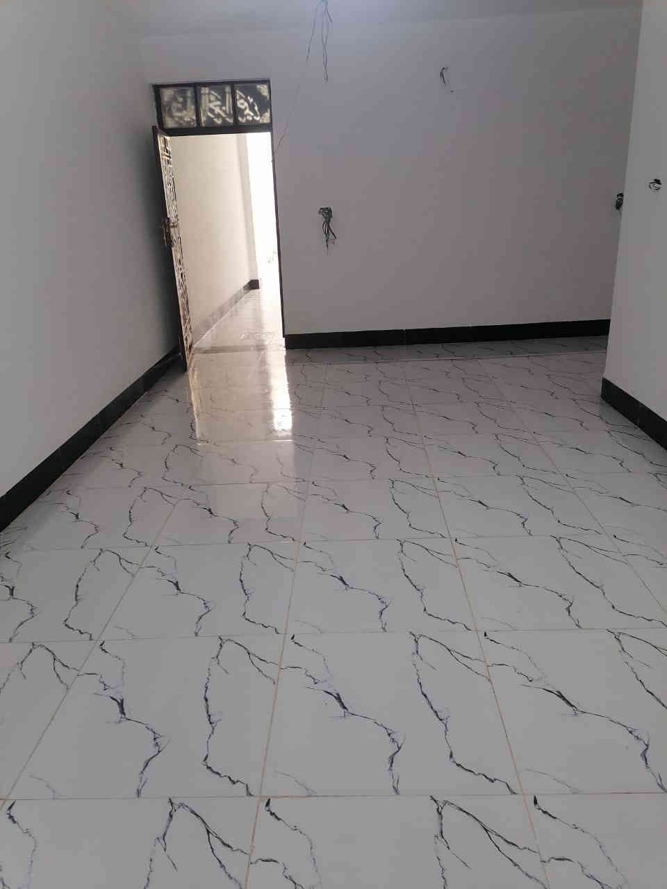 بيت طابو صرف  نجف العسكري منطقة 6000 الواجها خمسه نزال 20  غرف ٢ جوه واستقبال وصاله وحمامات ٢ وفوك غرفه وصطح المساحة 100 متر  اي استفسار. على الرقم ***********
