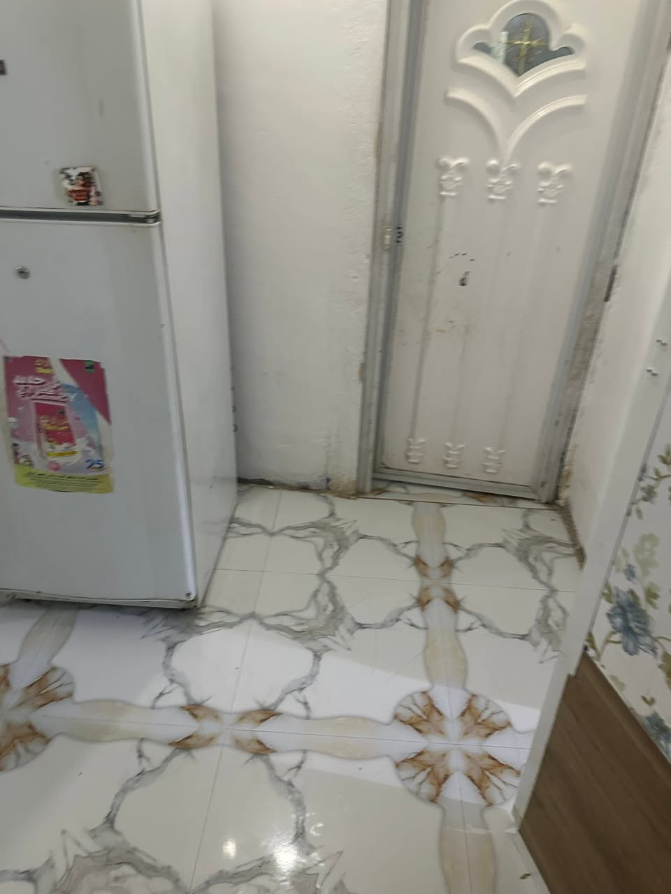 سلام عليكم الدار للبيع مساحه 210  طابو زرعي 25 يبعد عن شارع 10 متر قرب لبوابه الزبيديه لاستفسار ***********
