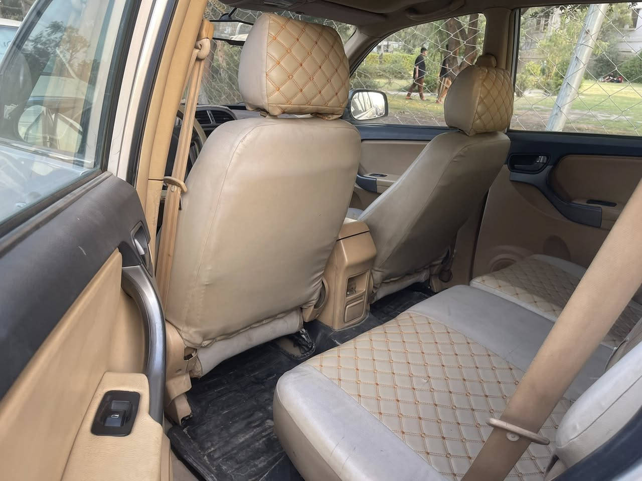 السلام عليكم تيكو موديل 2012للبيع كير محرك كهربائيات جديده تدفئه تبريد شغال تخم تاير باتري جديد رقم بغداد اني موظفه  باسمي السياره تحويل مباشر ماشيه 62 سعرها 62وبيها مجال للشراي سويجاتها مال شركه 2وياها مكانه بغداد حي اور موبايل ***********
