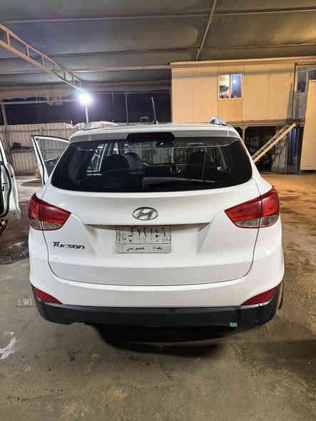 السلام عليكم 
توسان 2015 خليجي 
محرك 2000 دوش 
ماشية 156 الف كيلو 
المواصفات بصمة عمل 
تشغيل عن بعد 
تبريد قطعتين تحكم ستيرن 
بيها مكانين صبغ موضح بالسونار 
مكاني بغداد الدورة 
السعر 153 وبيها مجال 
الرقم ***********
