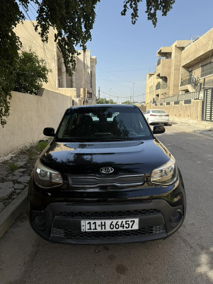كيا صول 2017
وارد امريكي
حادثها باب سايق امامي ومبدل وشوية دكة جاكوج وطخات جاملغ
ايرباك ستيرن سليم
ايرباك تكمه جهة سايق فقط ومصلح
 مواصفاتها معروفة
مفتاح مو بصمة
فول تحكمات بالستيرن والمري الجانبية
محرك 2000 دوش
تبريد تدفئة كامل شغال
كهربائيات مكفول
مكينة مكفول
رقم انكليزي
السيارة نظيفة لا عطل لا شي استعمال بنية ماشية 25 ميل بس يعني ٤٠ كيلو 
تحويل مباشر بغداد السياره جاهزة مابيها اي نقص هزة ورقم كله جديد سنوية صالحة ل2029
السعر 115 للبيع فقط بدون مراوس رجاءاً رجاءاً

***********
