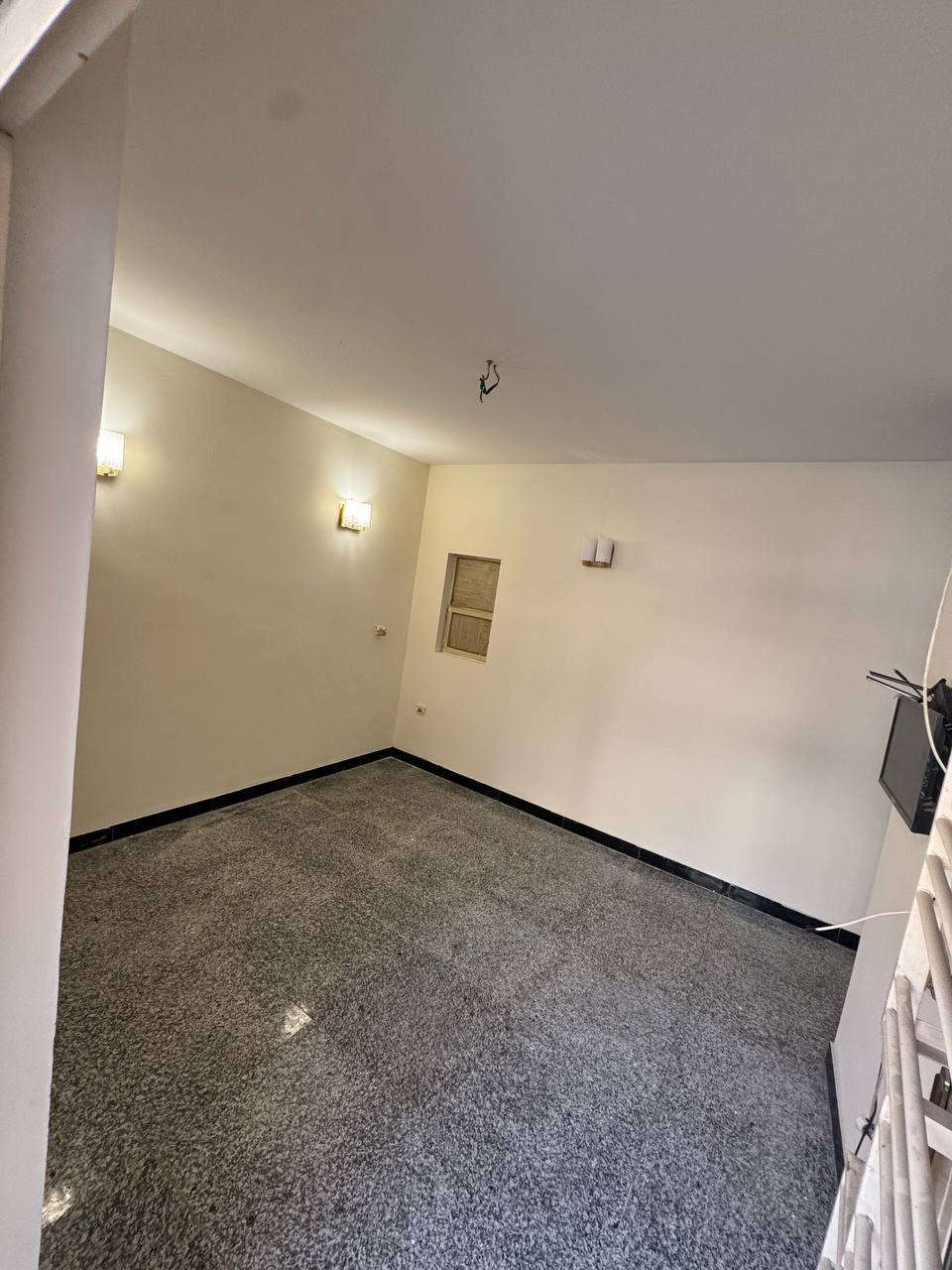 💎 #شقة_ارضية_حديثة_للأيجار💎
           
                💎سكني 

📍الموقع :- #حي الجامعة_محله 635_ خلف زنود الست الحمداني 

📐 المساحة :-100 متر 

◾️تحتوى على :- غرفتين نوم _صالة_مطبخ_خدمات صحية

⁉️ لمعرفة الإيجار اكتب رقم 8بالتعليقات.

🌐للمزيد من العروض لطفاً الاشتراك بقناتنا على التليجرام :
https://t.me/Ajarty

واتساب 👇🏼
https://whatsapp.com/channel/0029VaDf8d14yltRzy5EwZ15

📍عنوان الشركة : حي الجامعة _ بداية شارع المركز

📌للمعاينة والاستفسار : يرجى التواصل على الارقام التالية 📲
***********
***********
