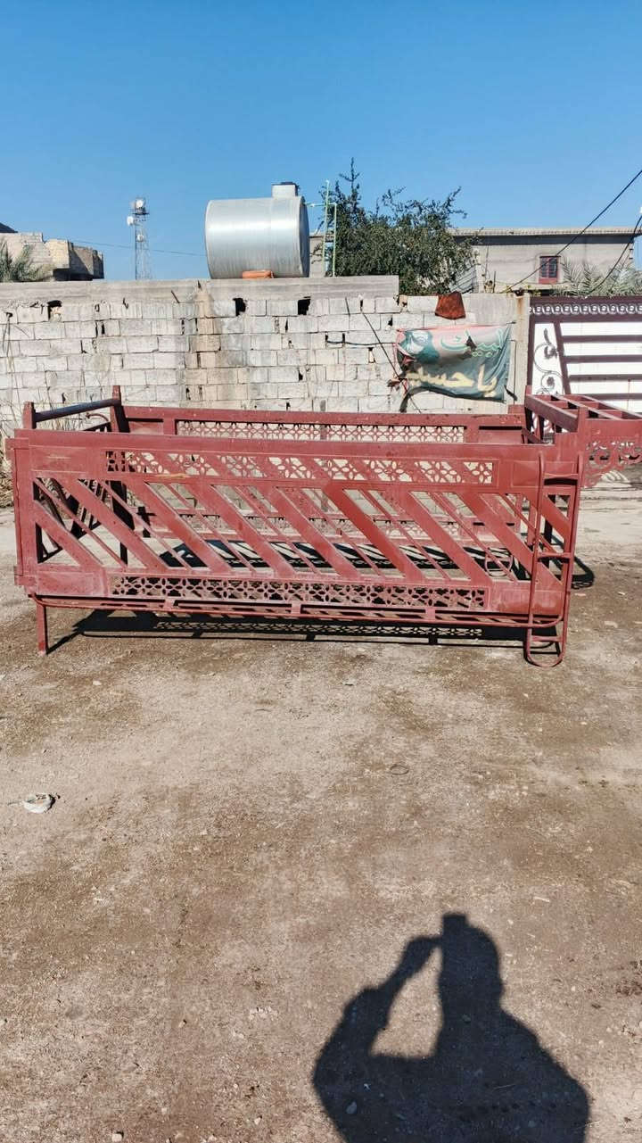 محجر للبيع نضيف سعر 450 وبي مجال للتصال ***********
