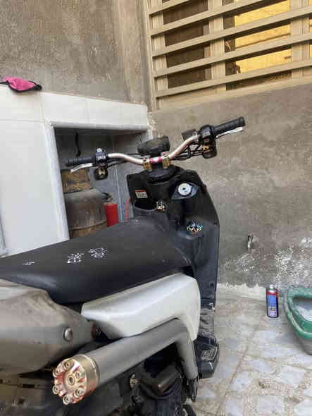 سكنس جبلي مال رمبه اول البارحه اخذتها الدراجه خير من الله ومتوازي على بيعتها
1-كلجات رياضي
2-بك لايت رياضي 
3-ستيرن ابو التاج رياضي 
4-عداد الكتروني شغال 
5-جاملغ امامي كاربون فايبر 
6-الصندوك نضام سبرنكات 
والدراجه خير من الله بيها تزويد ما عدى المكينه ماعرفها شكد لان ممفتوحه الله شاهد الدراجه كفاله من السرقه والمحرك هذا رقمي ***********
والشراي يتصل
