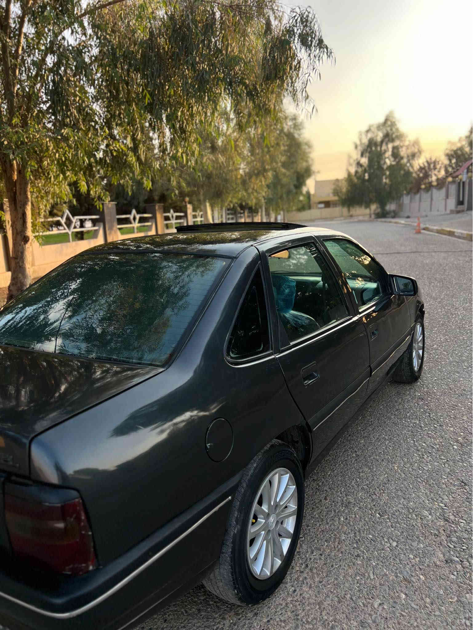 وبل فيكترا 
موديل 92
كير و مكينه جديد حجم 20
كامل كرايه 95
داخلي ده شبول كيج جديد
ويل كب حجم 15 تايره جديد 
دعامي بو دعامي شرت 
سنوي كسكي  عسلي شرت 
اوليات حاسيبه شرت 
تخم كارباي داخلي  وزع شريكه 
سعر 24 وه رقه  مجال 
عنوان ناحيه قسروك 
رقم موبايل *********** شيخان
