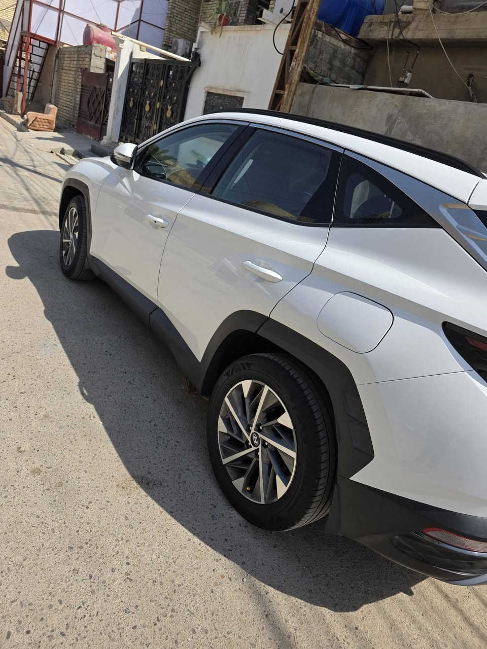 توسان موديل ٢٢ خليجية ماشيه ٦٠ بدون حادث سياره جديده بس شويه بل دعاميه السعر ١٩٥ العنوان بغداد جسر ديالى القديم ورقمي ***********
