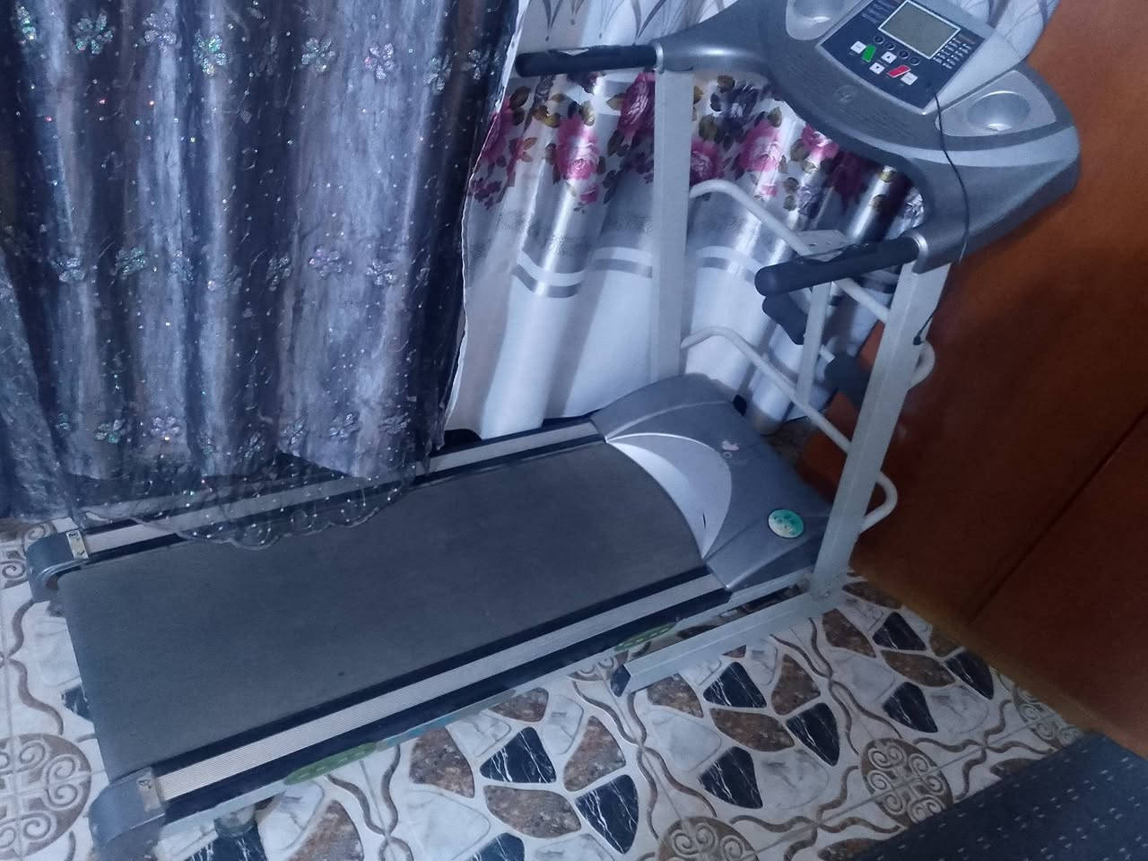 السلام عليكم
جهاز جري لبيع جهاز نظيف وبعده جديد السعر 200 وبي مجال لاستفسار رقم الهاتف ***********
