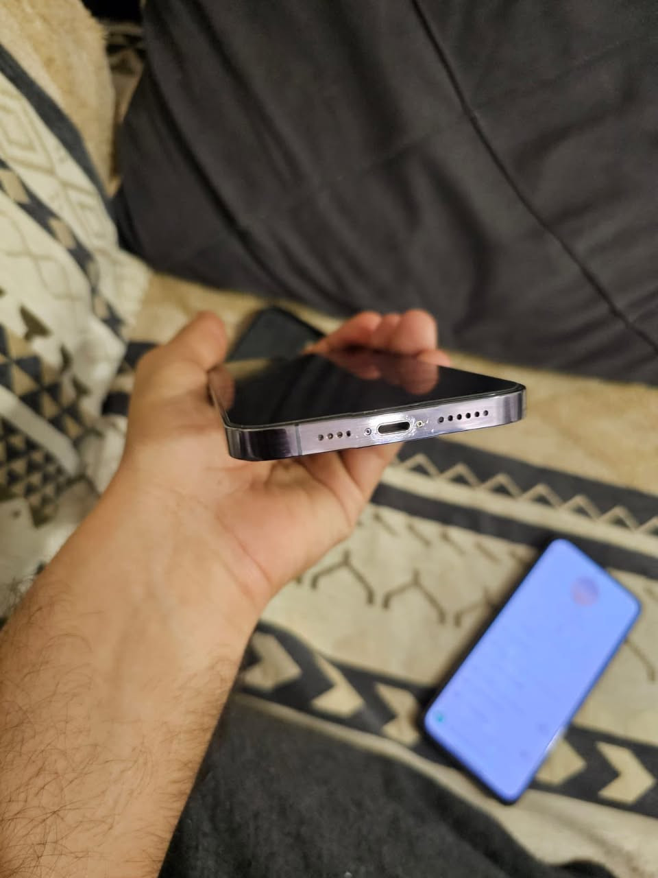 السلام عليكم. 
ايفون ١٤ برو ماكس لون بنفسجي  ٢٥٦ رام 
مبدل بطارية و جامة خلفية للامانة استعمال خفيف جدا و تركته فترة لان اشتريته بداعي الفضول 
السعر ٧٥٠   الف وبي مجال بسيط


**إذا كنت صاحب هذا الإعلان وتريد حذفه لأي سبب، رجاءا أرسل رسالة إلى الدعم الفني**