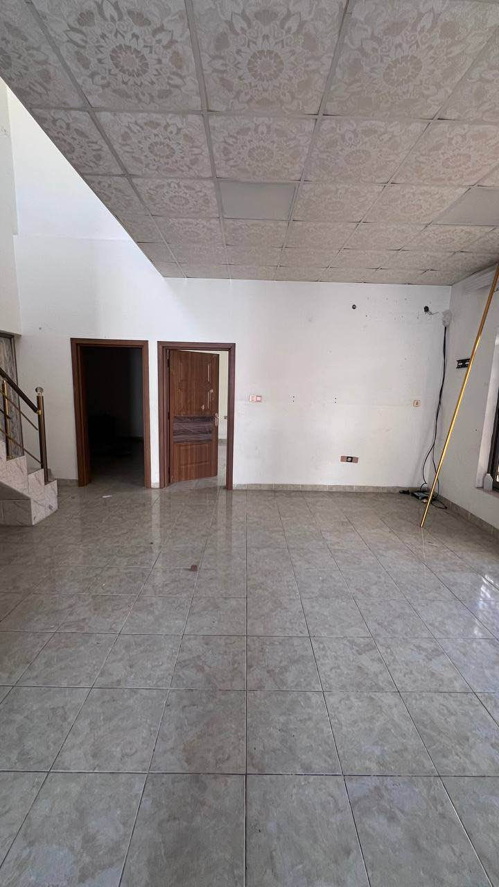 بمقدمة 4دفاتر فقط 
#شاهان_ستي
بيت للبيع  في اربيل مجمع شاهان ستي
الواقع على طريق 150مباشرة
مساحه 200متر
يتكون من
3غرف نوم 
مطبخ +استقبال
كراج 
هول+كراج+حديقه
كاونتر مع البيت
رقم الاتصال او واتساب 
***********
***********
***********
**************
في حال لم يتوافق العقار مع رغبتكم او لم يكن بقدر امكانيتكم زوروا موقعنا على تلكرام للتصفح على اكثر عدد من العقارات المتوفرة 
https://t.me/muhemenalkhalid أربيل, العراق
