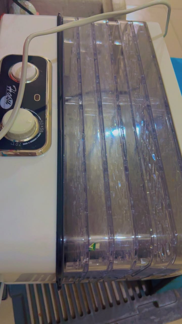 جهاز  تجفيف الفواكه مجففة يفيد لاستخدام البيت او كعمل الفواكه وبيعها جديد نضافه 100بلميه استخدام يوميم اخذته ب125 ابيعه 85  وبي مجال جدا بسيط عنوان حي القاهرة


**إذا كنت صاحب هذا الإعلان وتريد حذفه لأي سبب، رجاءا أرسل رسالة إلى الدعم الفني**