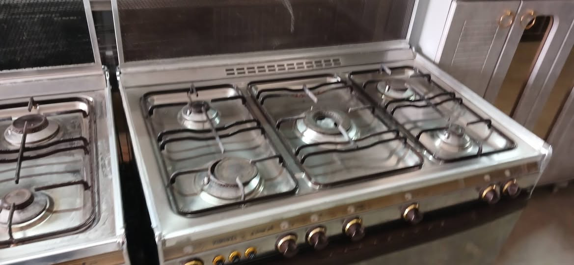 تتوفر طباخات مستخدمه كريازي باب اول  وعشتار نظافه فول / العنوان بيجي شارع المصرف مقابل مدرسة الفضيلة للبنات / للاستفسار /*********** /***********
