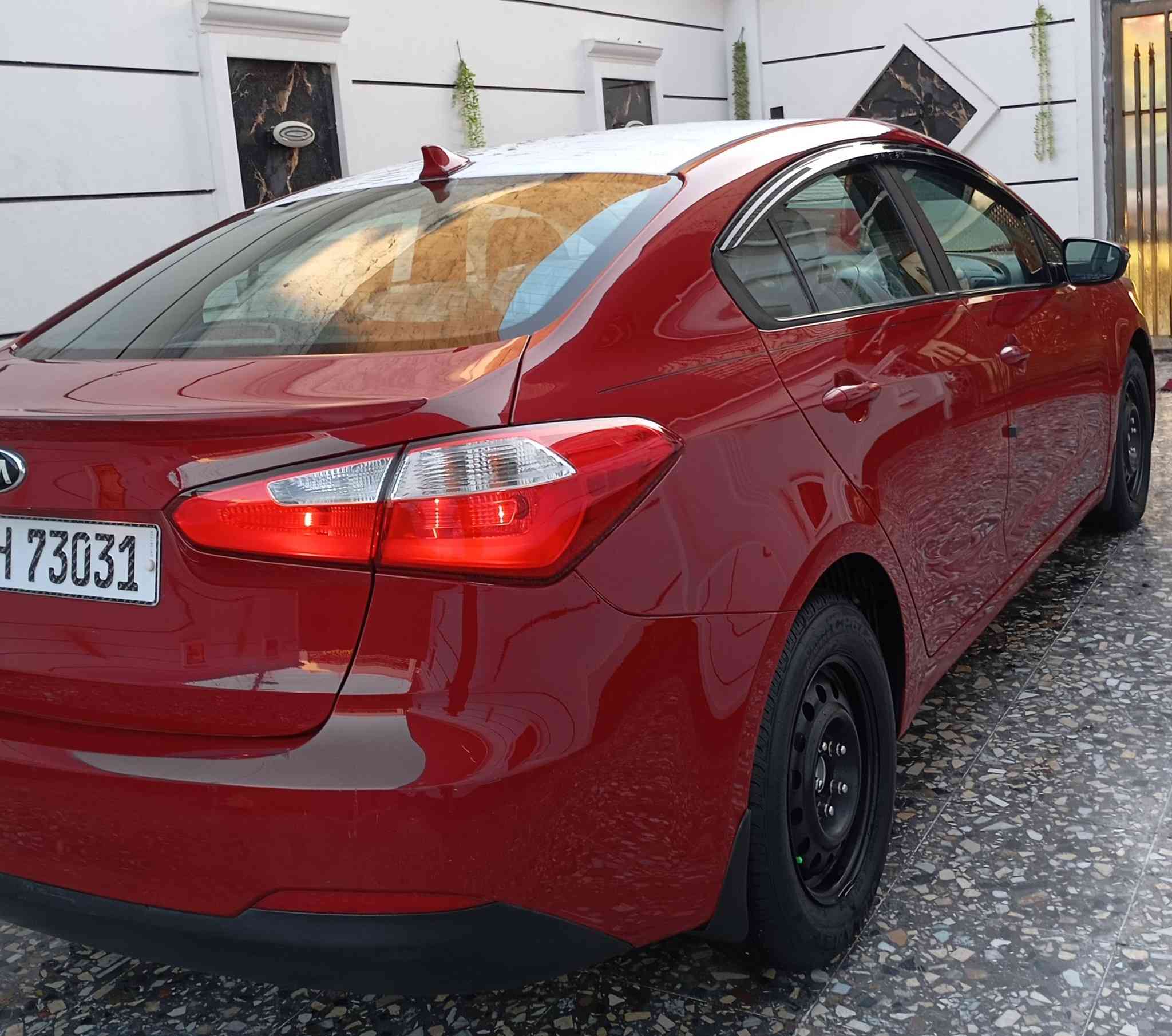 السلام عليكم كيا فورتي 2015 امريكي حادثه ربع الجاملغ الخلفي بدون دواخل بدون ايرباك ليبل واحد كفاله عامه السياره صور الحادث بالمنشور ماشيه 76 ألف حقيقي ع فحص  تحكمات مري شفط واشاير لد امامي خلفي نضام ايكو محرك 1800 دوش داخل لونين لايت شمسي تخم تاير جديد صدر امامي خلفي جديد رقم بغداد دولي سنويه (30)سيارة جاهزه بدون نقص المكان بغداد السعررررررر 112..الهاتف ***********...
