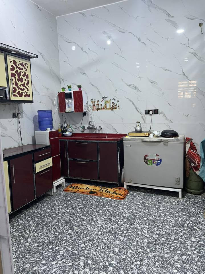 بيت لبيع حي الفداء قرب لواقعه ١٠٠ م ***********
