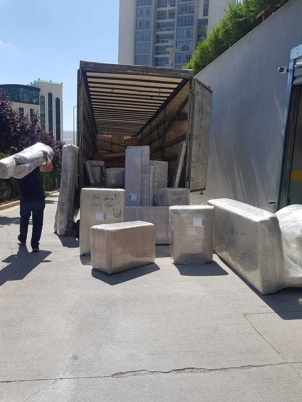 #شركة  لنقل الاثاث العام …
…………  *********** واتساب .. اتصال📞
  ………… *********** واتساب اتصال  .📞📞 
السلام عليكم زبائننا الكرام
لاتفكر نحن في خدمتك
لنقل الاثاث العام 🏣 كادر متخصص من سياره كبيره هينو وسياره متوسطه كنتر  وسياره صغيره كيا 🚛🚛 وعمال متخصصه بنقل الاثاث👨‍🔧👨‍🔧ونجار..  الغرف فتح والشد 🧿عراقي🇮🇶🧿تركي🇹🇷🧿ماليزي🇹🇷🧿 
وفك وشد السبالت وكل شي تحت .المسؤليه🤴. اتصل والباقي علينا.. 📞📞
رقم الهاتف…………………  *********** واتس اب💚فيس بوك💛

* يوجد لدينا وصولات كامله في  بغداد الئ المحافظات كافه..نتَكفل بكافه السيطرات
