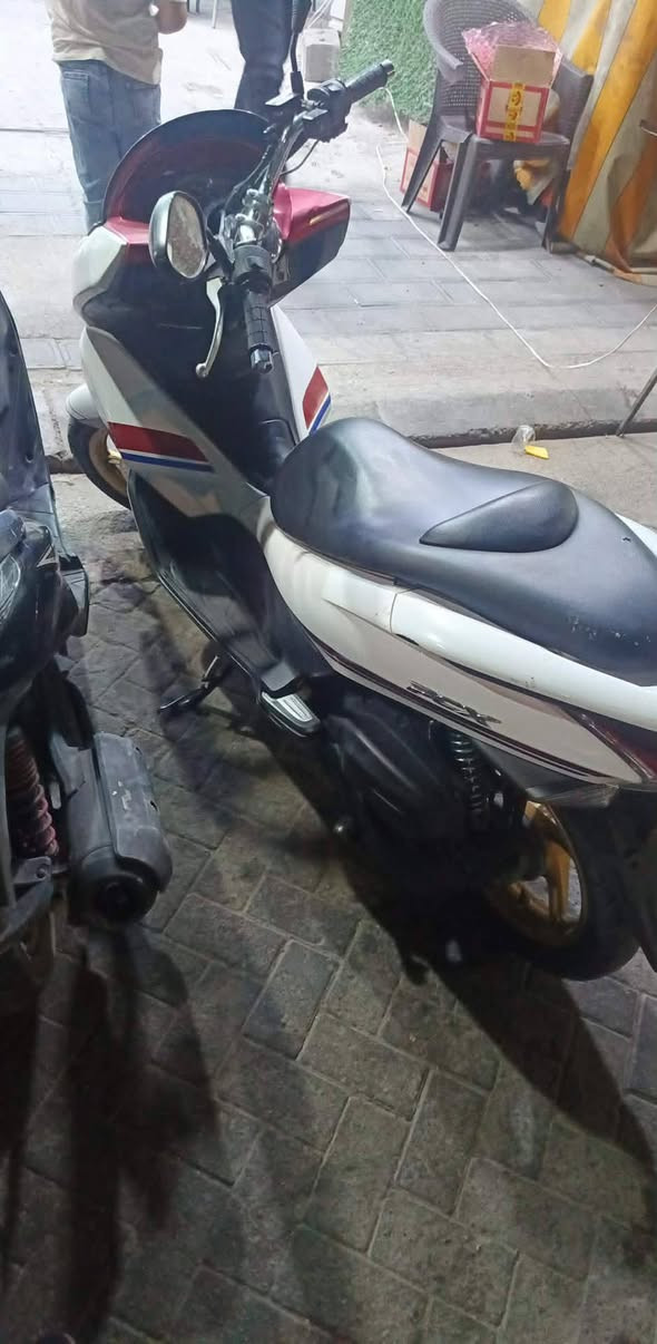 السلام عليكم عندي دراجه بي سي اكس جيل اول ويل ذهبي يدات هيتر لون ام شرايط ماشيه ٣٢ مكينه ١٥٠ البيع مكان كاظميه ***********
