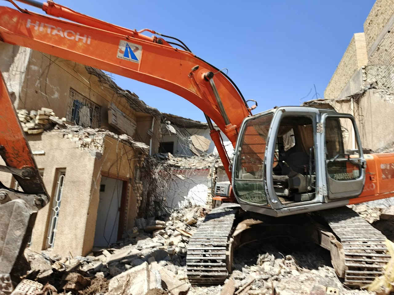 السلام عليكم ورحمه الله وبركاته يوجد كادر كامل تفليش الدور ورفع الأنقاض ودفن بماده التراب اوفرش الجلمود أو السبيس مع الحدل شغل درجه اولى وبسعر مناسب فى العماره والاقضيه اتصل على الرقم ***********
