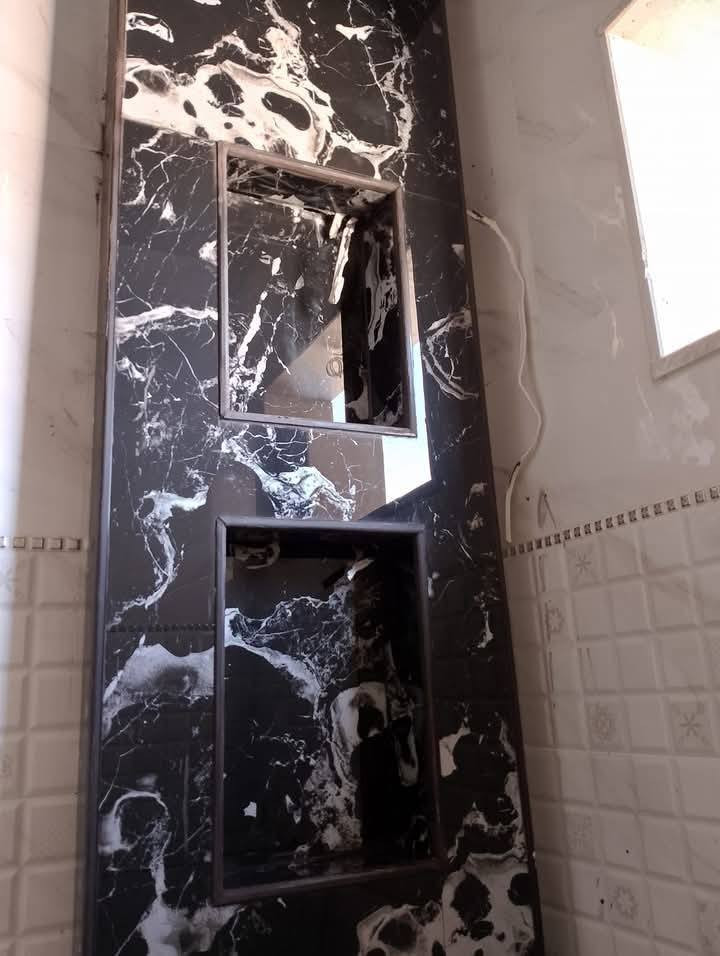 السلام عليكم عملي سيراميك بورسلين مرمر متفرغ حاليا العمل داخل الموصل فقط
***********
***********
