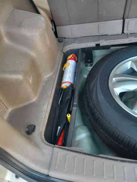 السلام عليكم توسان موديل ٢٠٠٩ رقم بغداد دولي السياره مكفوله ما عدا شبرين بالجاملغ الأيمن فقط معجون بدون صبغ  محرك ٢٠٠٠ دوش ماشيه ١٥٠ السعر ١٢٠ وبيهه مجال شيء بسيط المحرك ما مفتوح رقم صاحب السياره ***********
